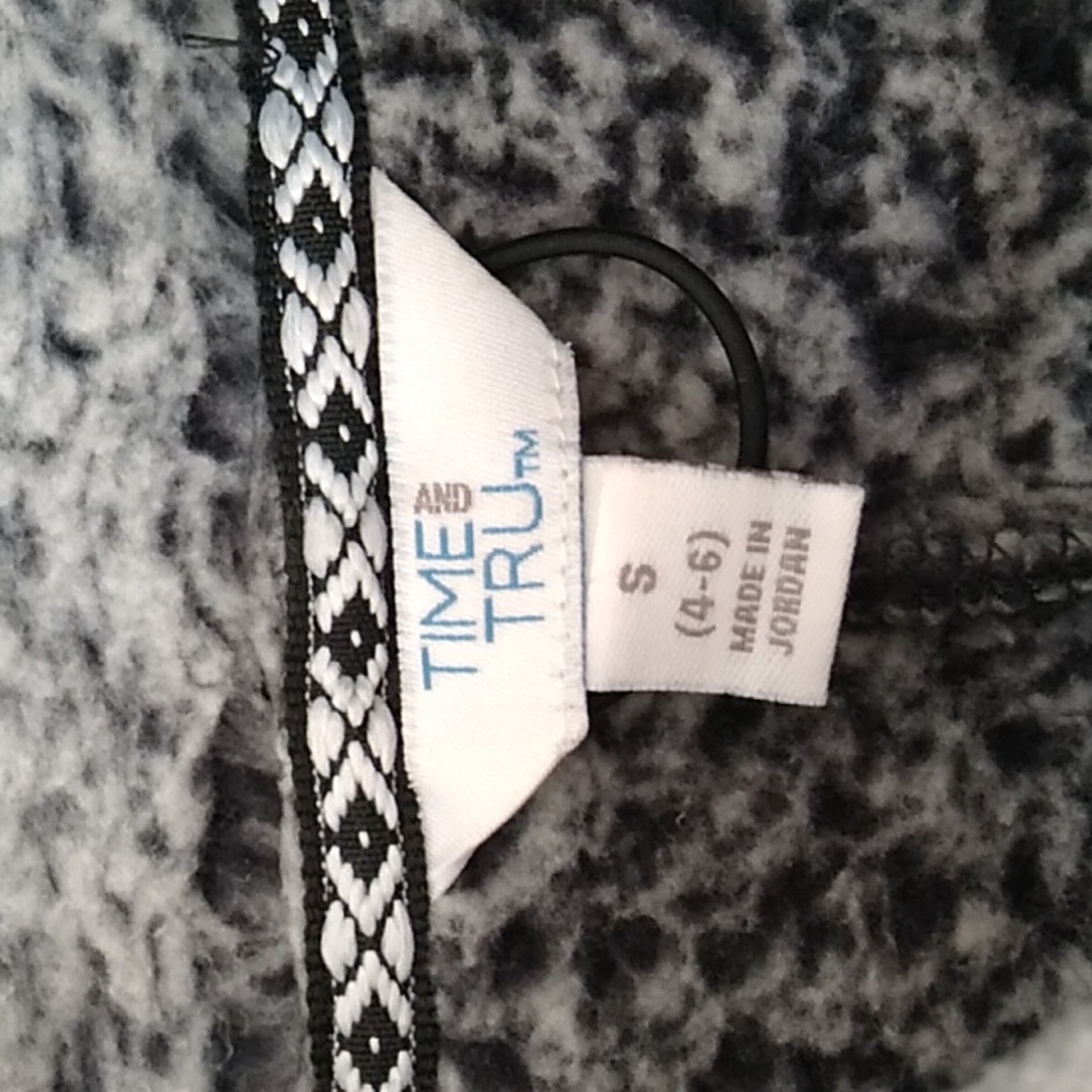 Time and Tru cropped sweater - Picture 2 of 3